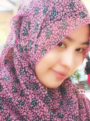 dewikayangan81's profile picture. bahagiamu deritaku :(