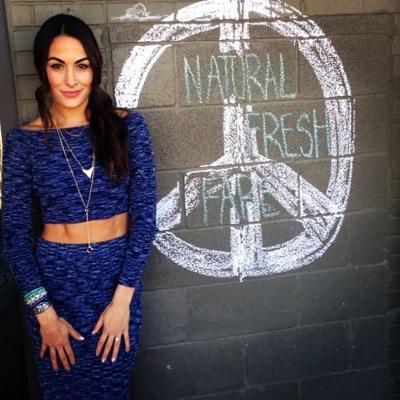 Hey I'm Brianna. I'm a WWE Diva. I am a Hippie✌️. #TotalDivas {Single} i found my sister @LaurenHemmo___