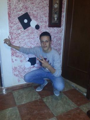 Dando la nota desde 1997 moreno y ojos oscuros:))