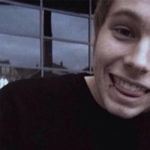 go follow @horcruxmgc bc she gave you a free follow