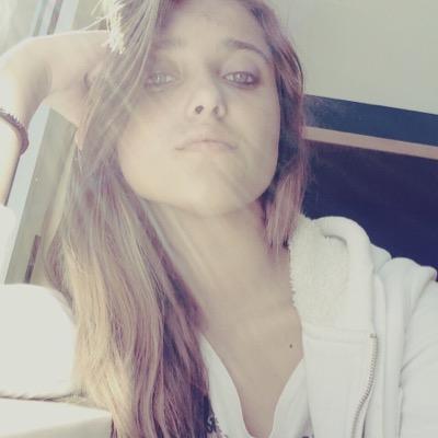 Questa è la storia di chi muore ogni giorno e poi si rialza,di chi si prende tutto, ti guarda e non ti ringrazia.