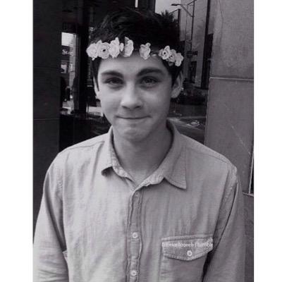 istrxngniall's profile picture. an american boy who likes to follow little accounts