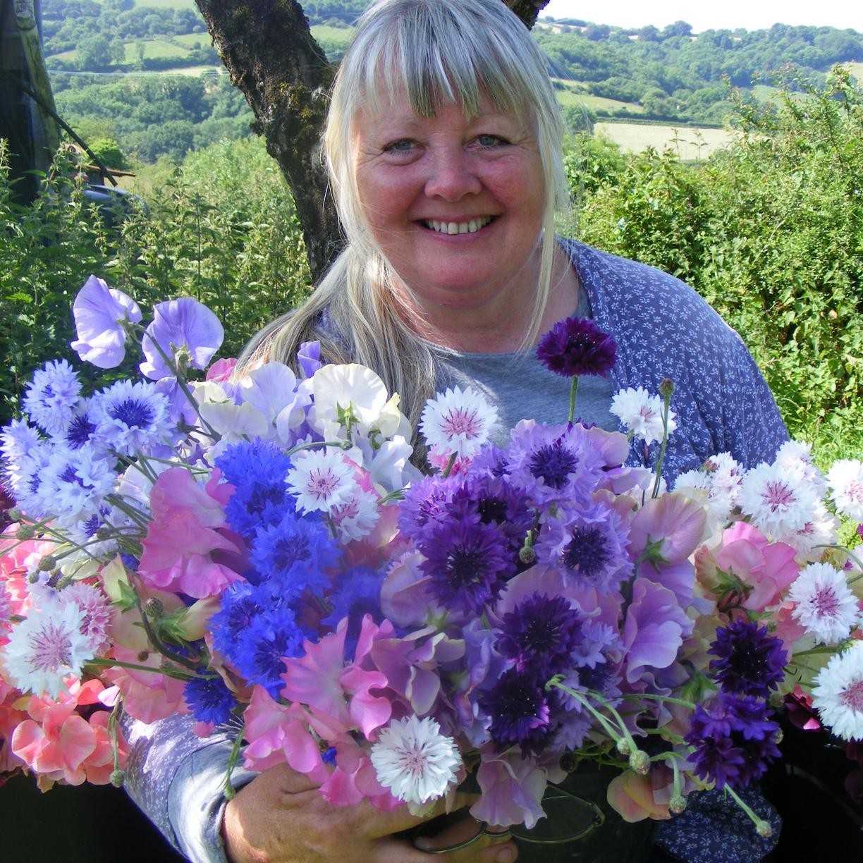 North Devonian, growing and arranging quality #british cut flowers and salads locally, without the use of Chemicals. Lover of North Devon and it's wildlife.