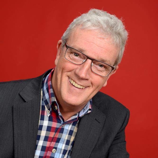 Tekstschrijver, communicatie-adviseur en presentator. Ruime ervaring en groot netwerk in media, bedrijfsleven en onderwijs. Snelle werker.