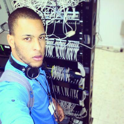 Soy muy tranquilo apasionado, a la tecnologia me gustas las cosas sencillas, salir conocer lugares nuevo y hacer coros con mis amigos...