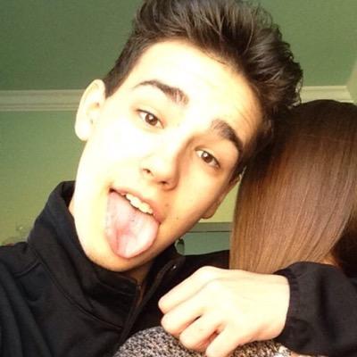 follow @whitesidesyo she restarted her acc and if you want follow @coolwhitesiders they fb