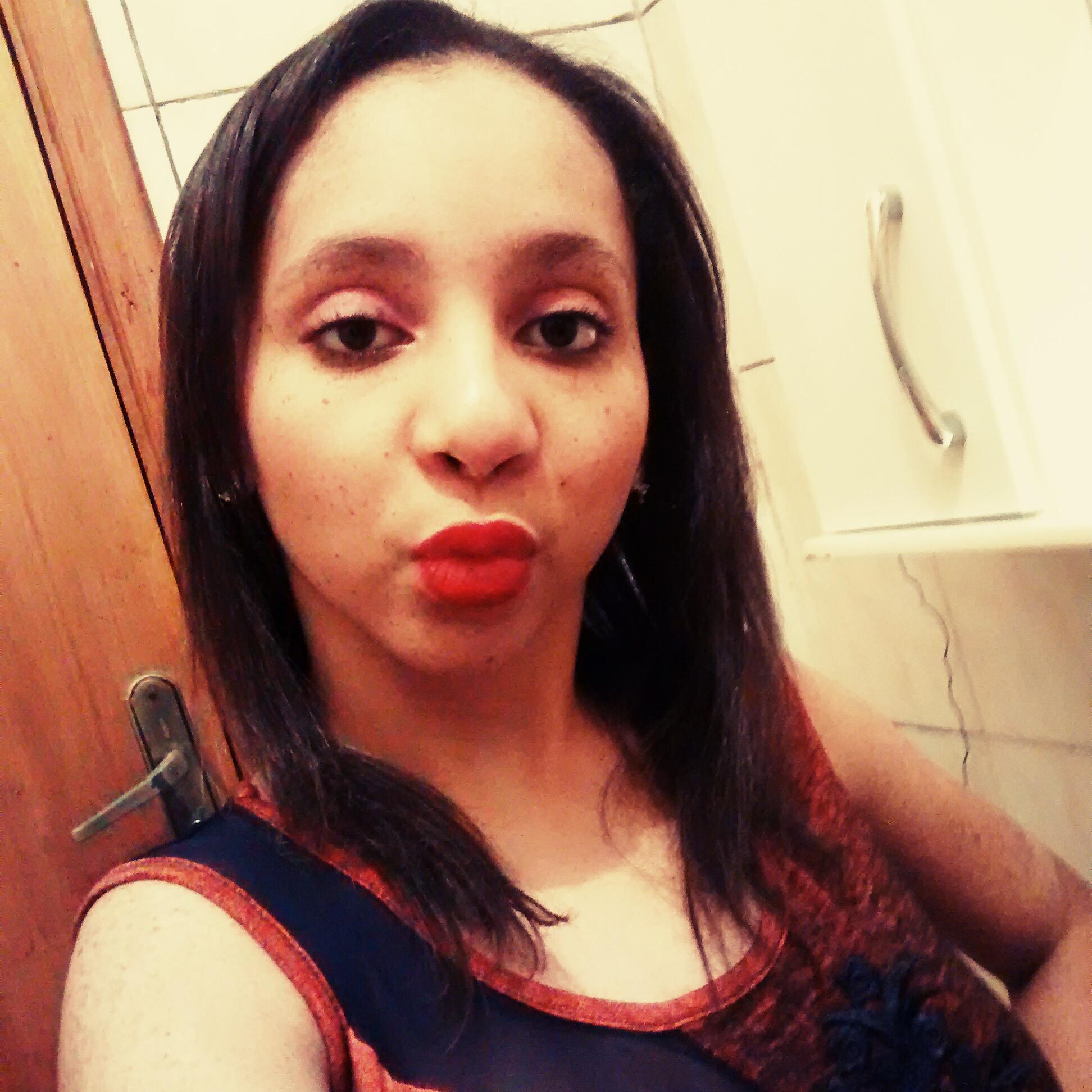 A Priiincesinha que não Nasceeu
Para ficar preza no casteelo, Maaiss Sim para
Enfrentar A realidade Com a Cabeça Eguiida ~ ♥
Me segue amore!