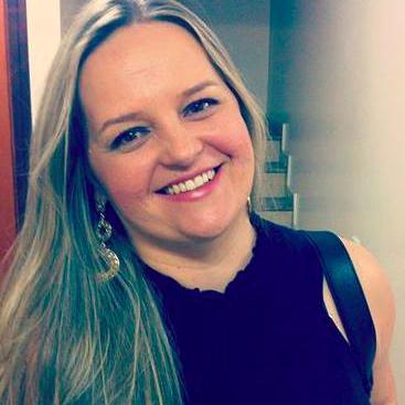 CEO da startup para ecommerce Trustvox. Empreendedora, super bem casada, mãe de menino, publicitária, geek, mulher... :)