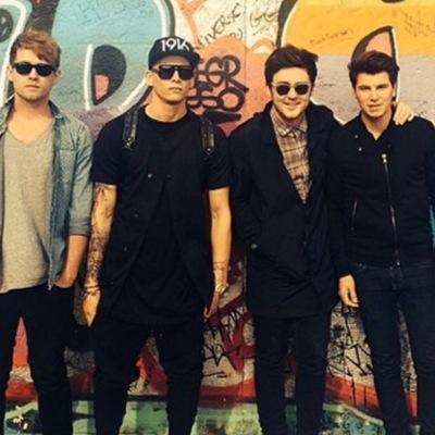 instagram - @anna_rixton wattpad- @annascott0101