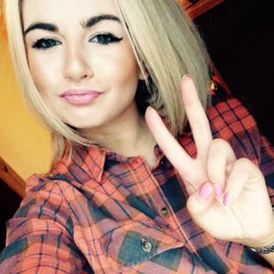 nicolehartxoxo's profile picture. biitchitout-Follow on instagram ✌️

Nicole 
19
Ireland 
shopping
travel 
make-up❤️