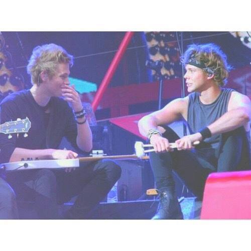 ashton irwin