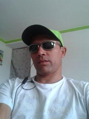 Falar dos outros é fácil, difícil é falar sobre si. sou uma pessoa de bons relacionamentos, sou sincero, fiel, companheiro, amigo.