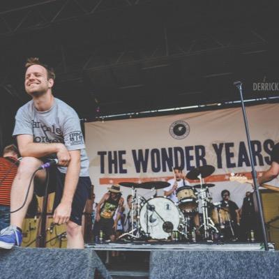 thepoppunkpage's profile picture. Life's not out to get you