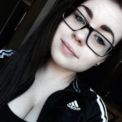 naatellaa's profile picture. if you can't handle the scandal, check please