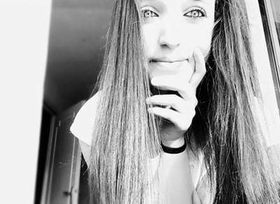 insta:Juliiealmeida98
Portugaise et Fière de l'être ♥♥
Critique j'en ai rien a foutre
Lahna ma jumelle , une fille incroyable ♥♥
Laura ma meilleure amie ♥