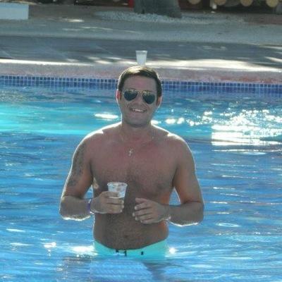Estudiantes de La Plata mi pasión. Arena sol y playa mi descanso. Buena comida y buen vino mi relax. Veronista a pleno!!!!!!!