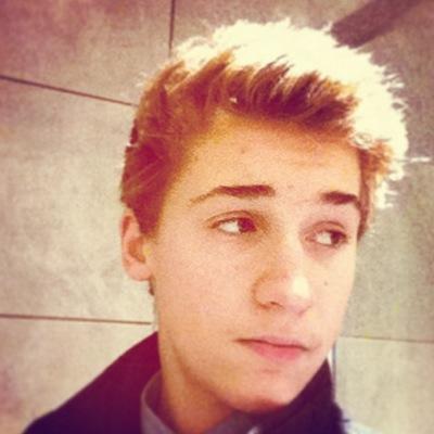 That guy that makes vids. youtuber - subs: + 500