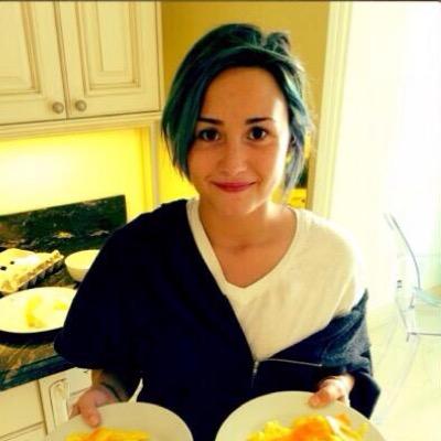 CliffordLovato's profile picture. free follow!