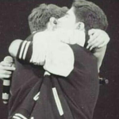 GEMELIER-De♡y no de ocasión
Jesusoo,danoninoo se me queda corta la frase te quiero♥Desde ese 6/2/14