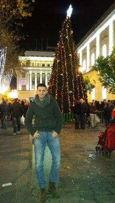 Estudiante de desarrollo de aplicaciones multiplataforma. Amante del futbol y aplicaciones moviles. Becario en Wellness Telecom.  Tq JG