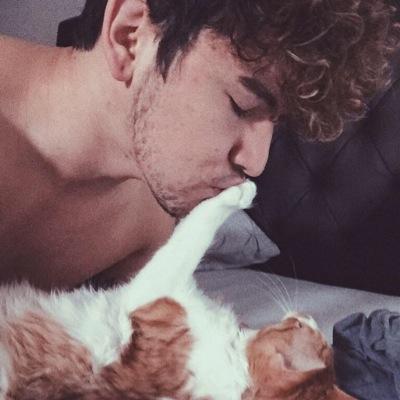 @Jccaylen Followed on 26/1/14 ☁️