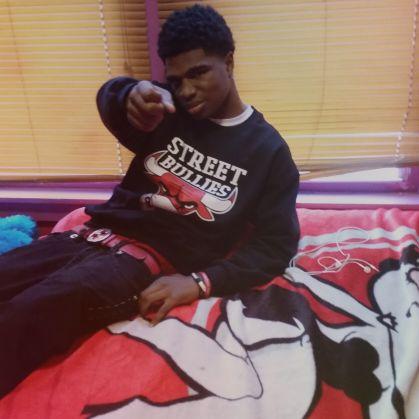 Niggas Dien everyday that ain't never lived so I'm tryan do some shit that I aint never did FOLLOW momdukes @lilasiaaa__