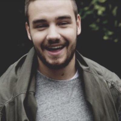 PLEASE FOLLOW @lzchowski BECAUSE I GAVE YOU A FREE FOLLOW, ILY XX