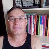 Sou professor de história,sou alegre, tenho pós graduação em politica tenho 1,86 meros de altura, casado  com Elenir e tenho uma filha Camila.