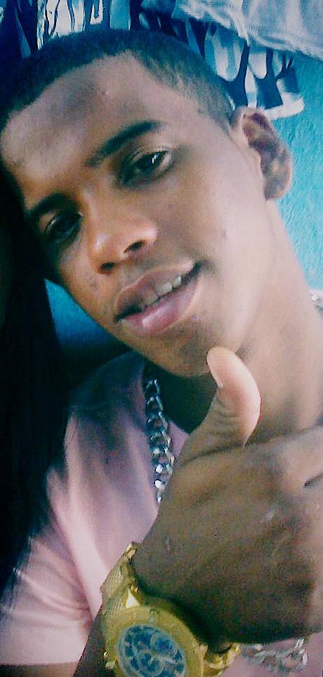 Cantoor, Compositoor ! Sou Tipo Assim : Mlk Looucoo Vagabundoo Maiis Todoo Mundo Bota Fé No Seeu Futuroo !http://t.co/bqDJtblJpr…