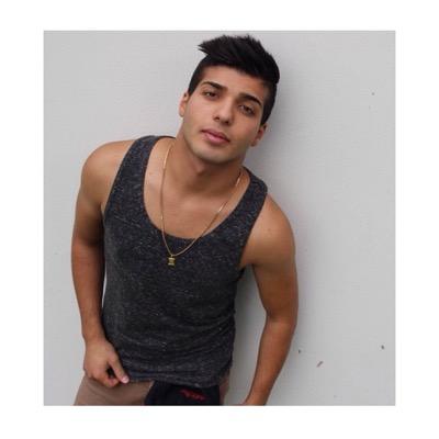 Youtuber•Musician•Actor - Bald gibts täglich Tweets Freunde