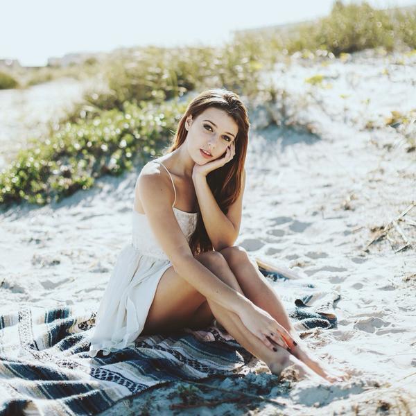 Emily Rebbeca • Christ follower • 18 • singer/song writer • photographer • student
