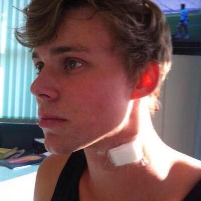follow @iovesickmgc bc she luvs u