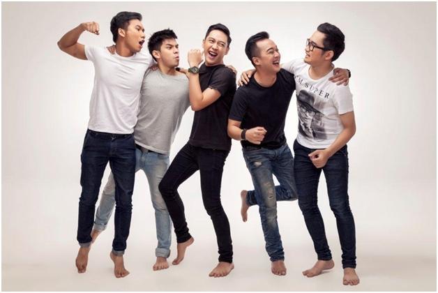 Official fanbase of @5RomeoID. All about our big Family YWMF. Keep follow us! @pungkyLR @rizkyLR @patuduLR @gustyLR @adhyraLR #SLR CP: @komengkiming