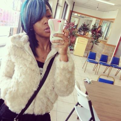 just ah young lady in to makeing it being successful ‼️PHOTOSHOOT gurl