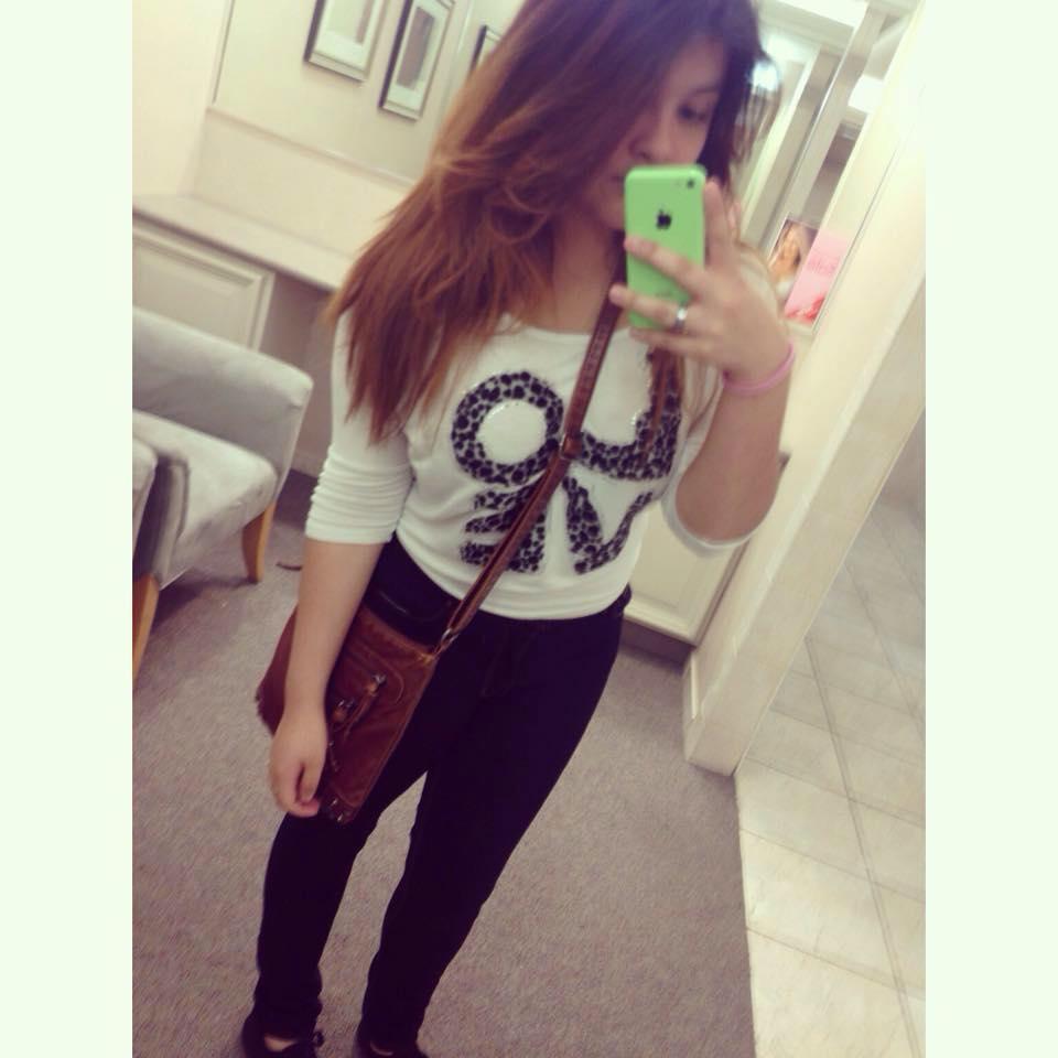 add me on snapchat : nicoyaa and add me on facebook: anniiee Lizano