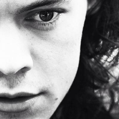 Black and white pictures and gifs of Harry Styles to ruin your life in the most beautiful way.