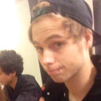 send me ur photo to ship u with one of 5sos