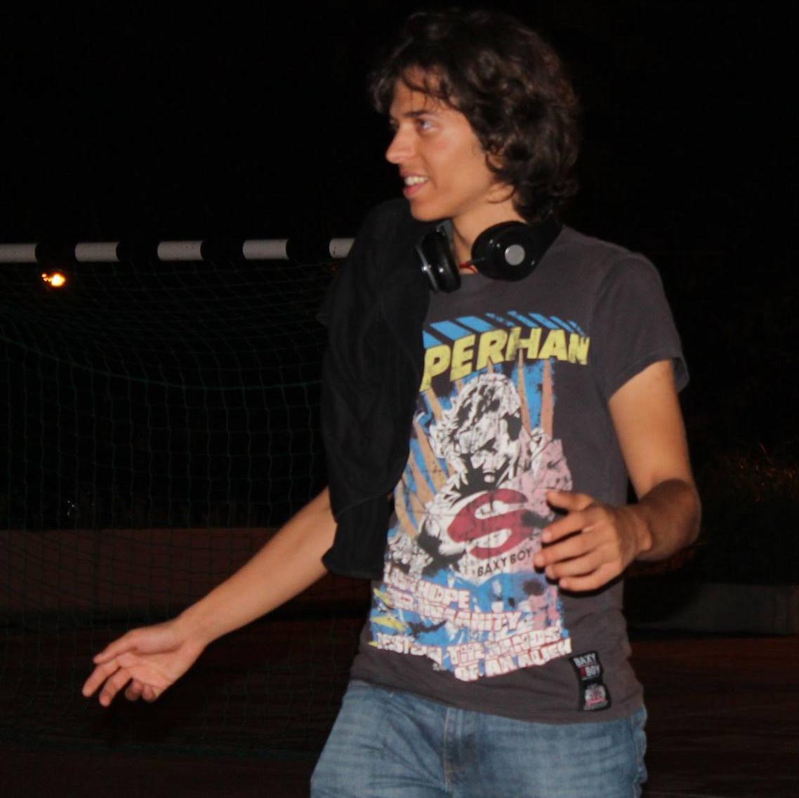 Guitarrista, Retired Rom Hacker, Estudante
INFP