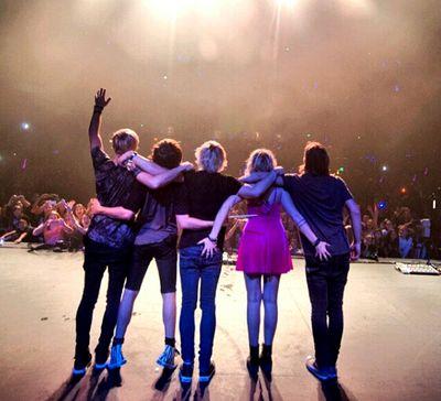 I love music ,R5 and Raura!!!!!! 33333
