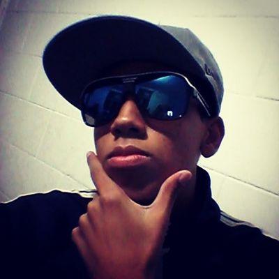 Fala ae! Suave ... eu sou o Allan, idade 18 anos e tenho um canal no youtube se quiser seguir no twitter é @Aleatorios_ , namoro ^^ e vivo o HJ como o ultimo...