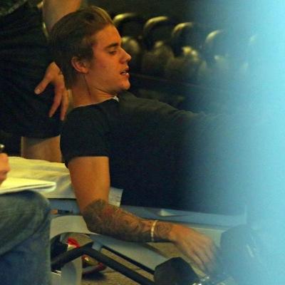 Hablame y tendremos cybersexo. No? Okay. Sólo es que Justin y Miley tienen mis hormonas alborotadas. Belieber and Smiler Boy.