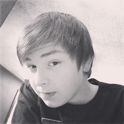 Hey im chuck. I am not singel and text me on kik: mimitz88