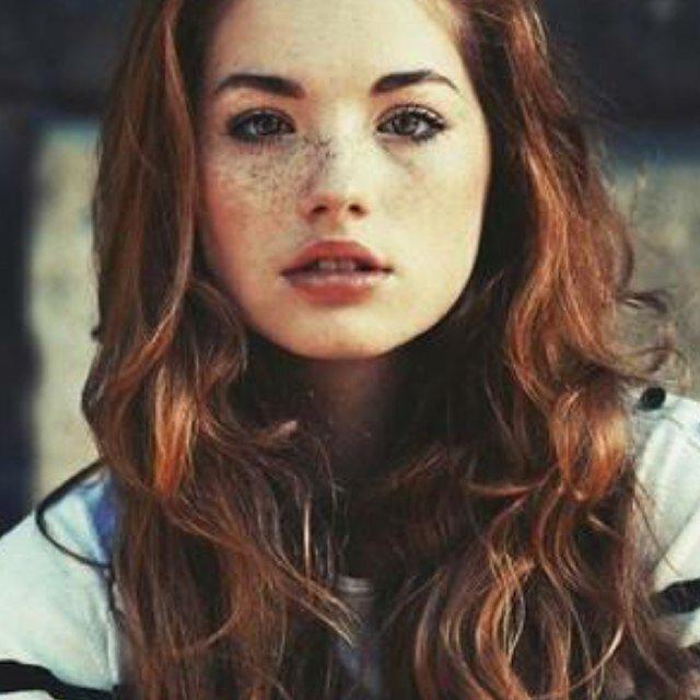 Roseytty's profile picture. Bruja de sangre mestiza || Gryffindor || Hija de Ron Weasley y Hermione Granger || Hermana de Hugo ||  #Pottertty