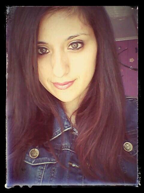 melanymoyano's profile picture. 