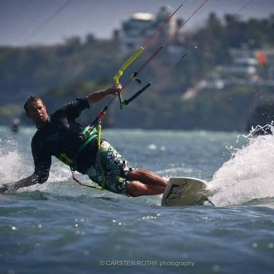 Kitesurfing school that offers different services to clients