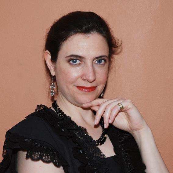 *Cantante Lirica - Soprano - Actriz.
*Licenciada en Artes - Orientación Música (Facultad de Filosofía y Letras - UBA)
