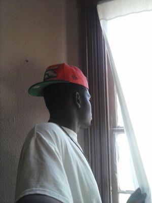 Yung nigga prayn sum briks fall frum heaven