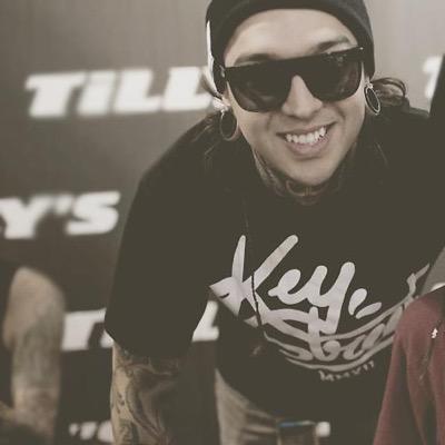 Hey, I'm Tony | guitarist for the band Pierce The Veil | I'm a quiet turtle, dont mind me. {RolePlay}