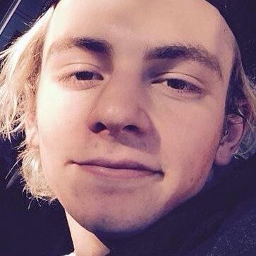 hi im what ross thinks about
*obviosuly just here for laughs, ross is my bae*