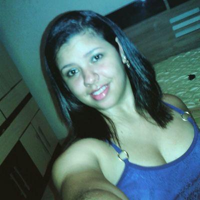 Sou uma pessoa Alegre e adoro viver o maximo da minha vida intensamente... Obrigada meu Deus por cada dia de vida..